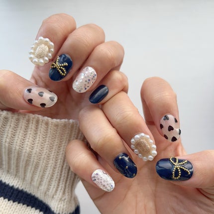 ネオコレクション ネコジェル ワンステップジェルのクチコミ「\セルフジェルネイル/
手元が華やかになる大粒パールとゴールドのリボンがポイント🎀🎀
.....」(1枚目)