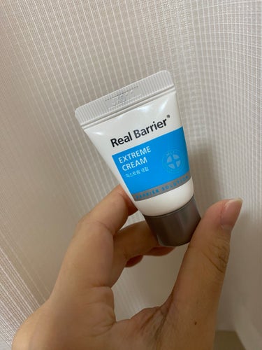 ♡Real Barrier エクストリームクリーム♡

テクスチャ固めで保湿力がめっちゃ高いクリーム。
保湿力が高いこと以外はあまり他に感じないけれど、乾燥肌さんにこの季節めちゃくちゃおすすめです。
乾