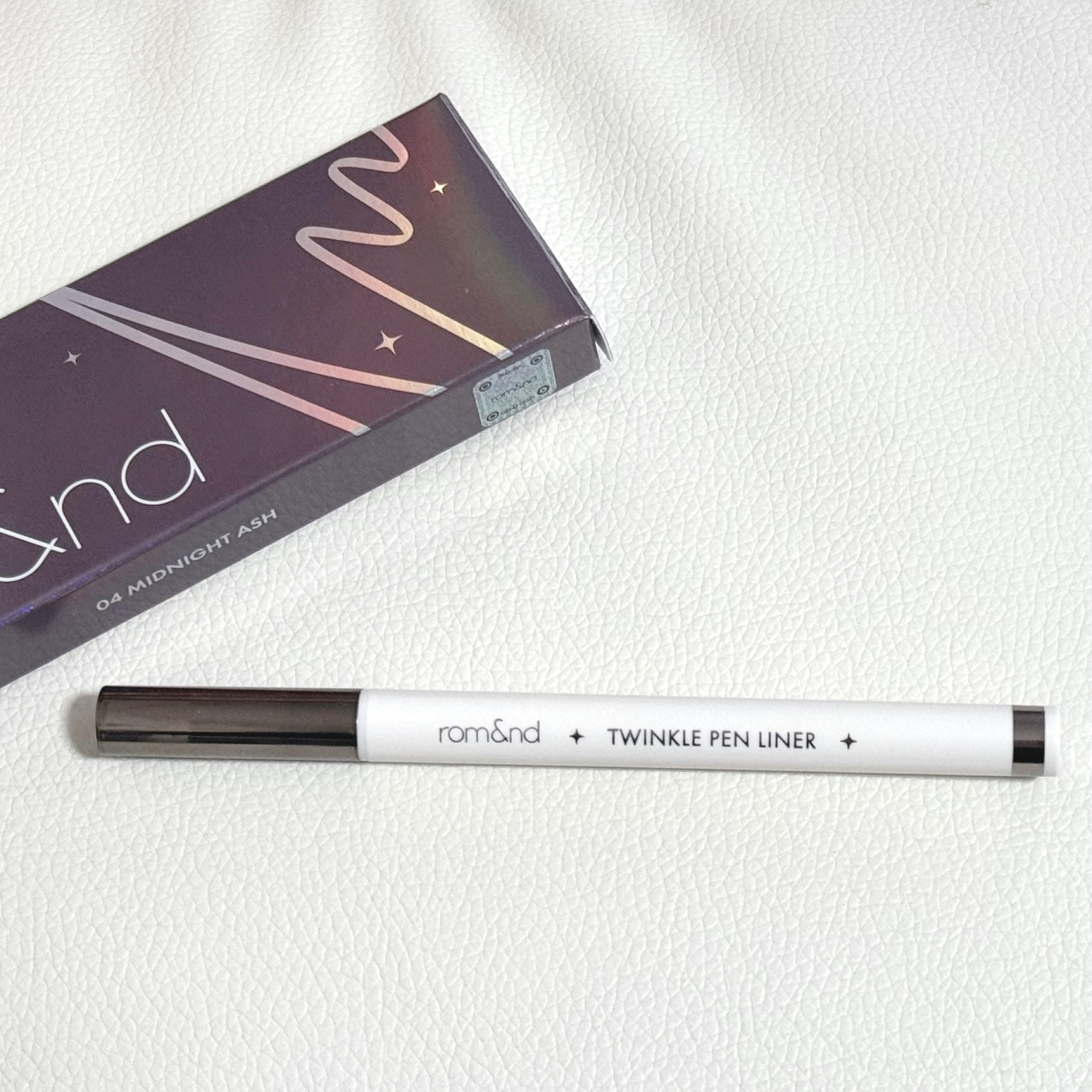 トゥインクルペンライナー #04 ミッドナイトアッシュ/rom&nd/リキッドアイライナーを使ったクチコミ（1枚目）