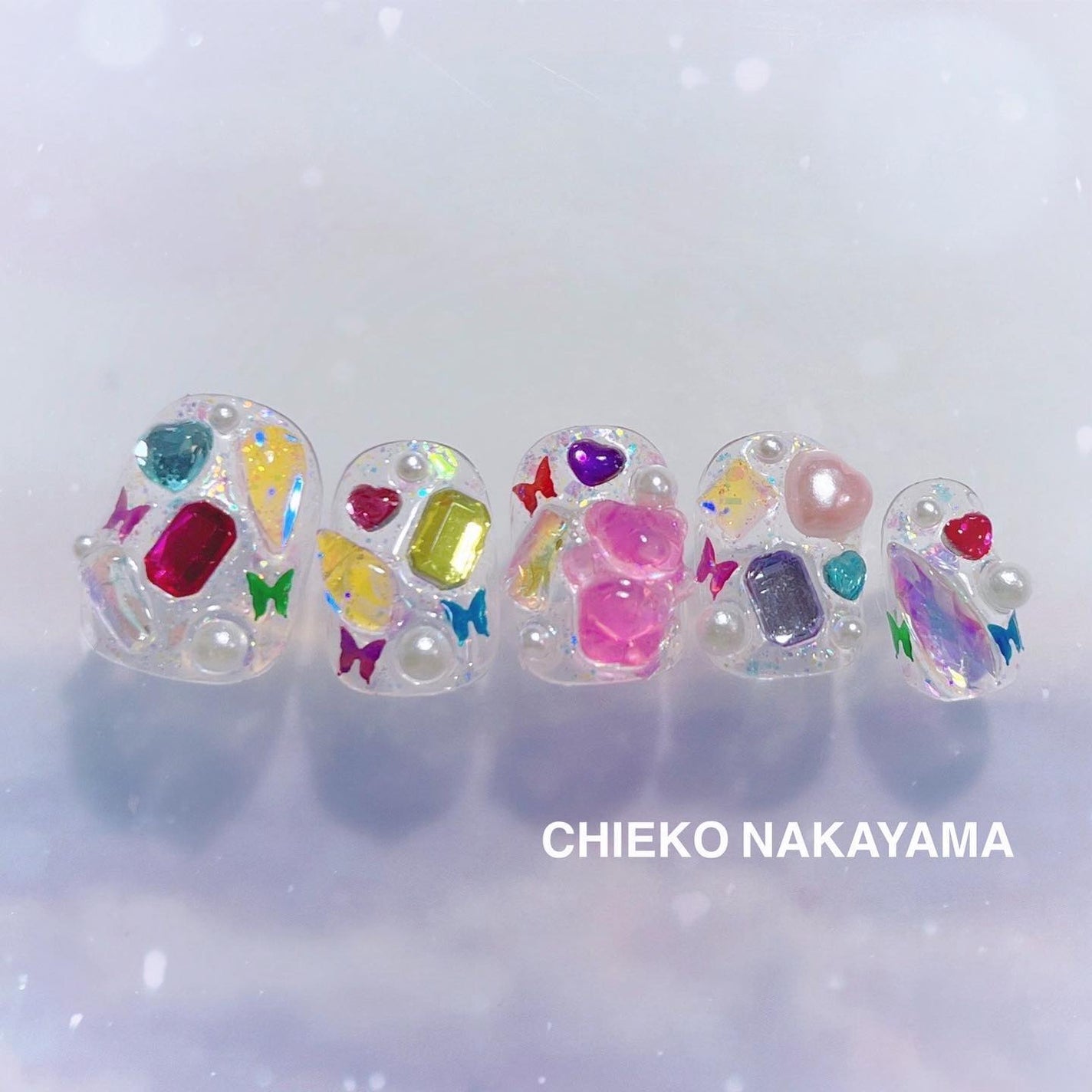 なかやまちえこ on LIPS 「おもちゃ箱ネイル🎁365日ネイル349日め⠀⠀#nail#na..」(1枚目)