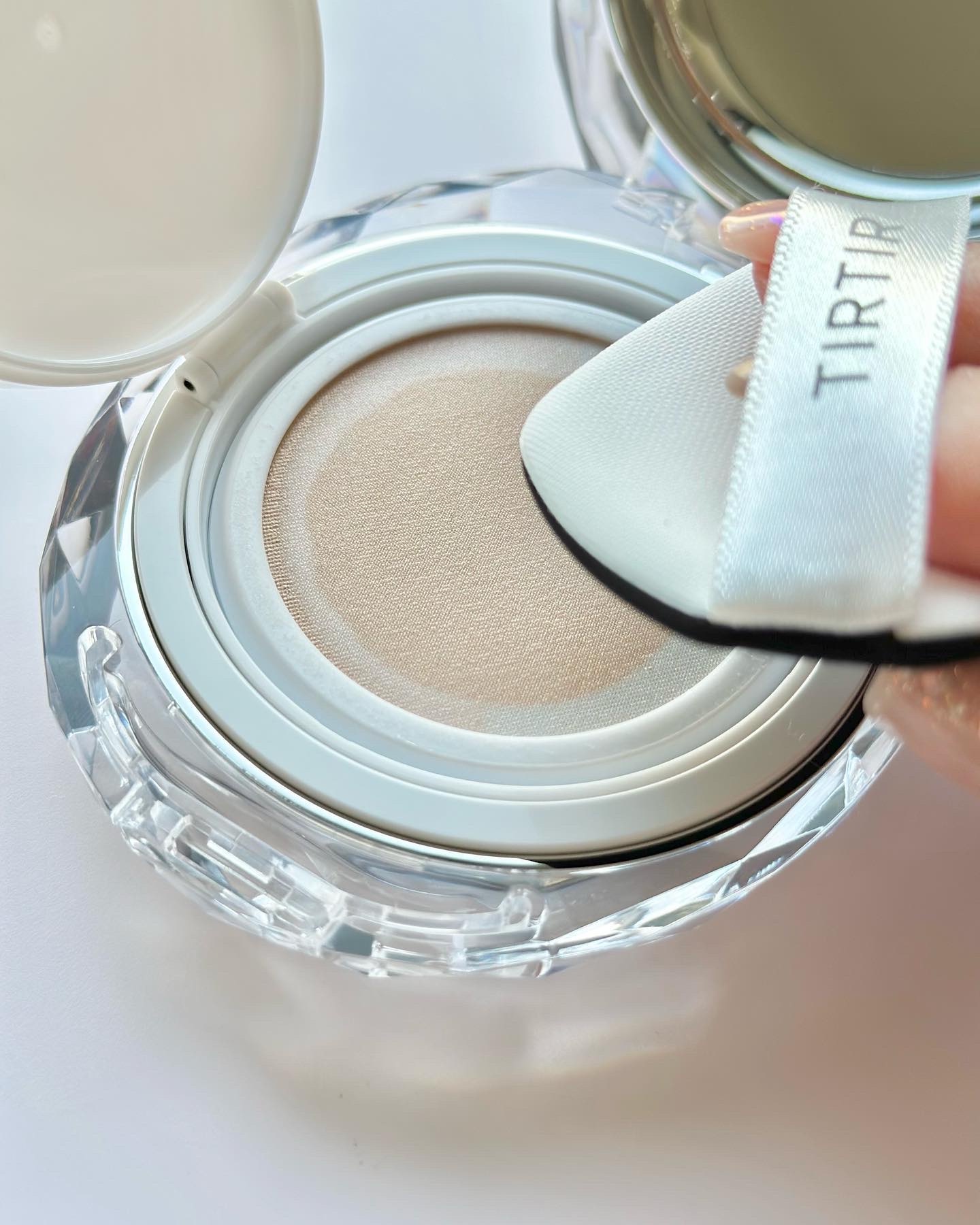 TIRTIR(ティルティル) マスクフィット クリスタルメッシュクッションのクチコミ「人気のTIRTIRから
新感覚メッシュタイプの
クッションファンデが新発売！✨

4秒に１個売.....」（2枚目）