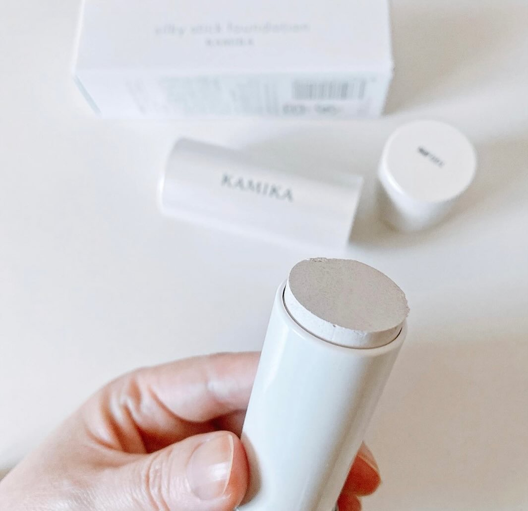 シルキースティックファンデーション/KAMIKA/その他ファンデーションを使ったクチコミ（2枚目）