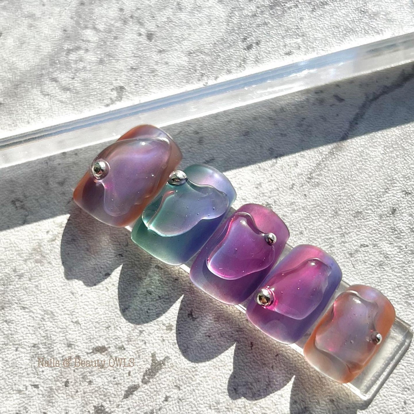 ぴよこれいと あうるす on LIPS 「光ったり光らなかったり透けたり透けなかったり。ギラギラ感をあま..」(2枚目)