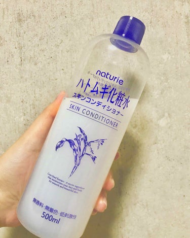 ナチュリエ スキンコンディショナーh
ハトムギ化粧水 500ml  です🌞🌾
こちらは¥600ぐらいでした！化粧水がみずみずしいためパシャパシャとたくさん使えます🍀  私はこちらの商品でコットンパックを