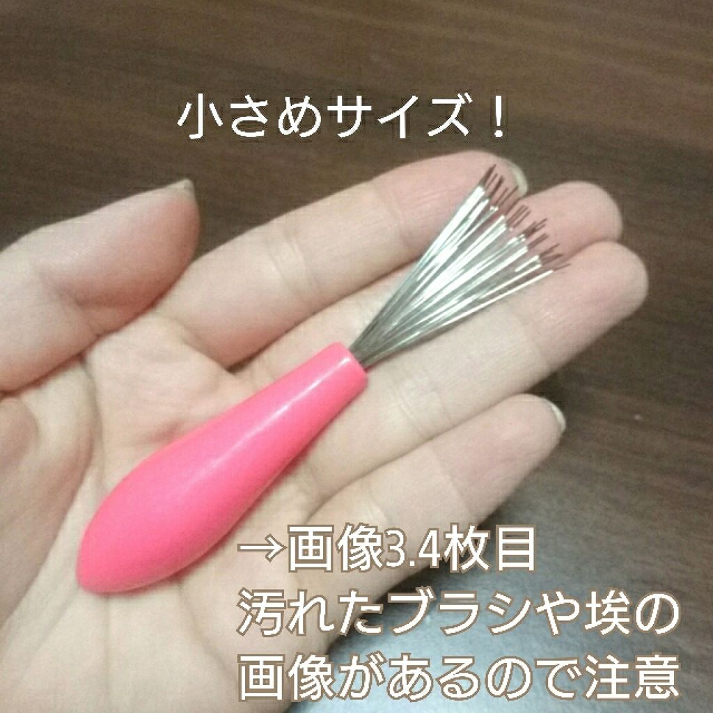 キャンドゥ ヘアーブラシクリーナーのクチコミ「豚毛や猪毛のヘアブラシは埃で汚れがちですよね😣

そんな悩みを解決してくれる商品を、100円シ.....」（2枚目）