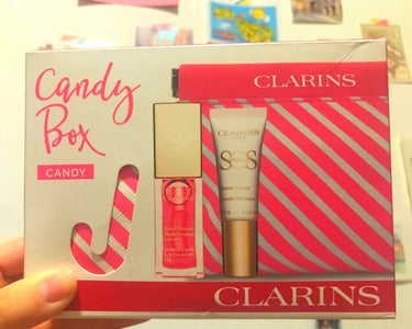 CLARINSE🍀
有名なコンフォートリップオイル💋
イタリアだと€20.70とやはり少々安くなります〜！
たまたまお試しプライマーとポーチ付きで値段が変わらないセットが売っていたので、購入🙆‍♀️❤️