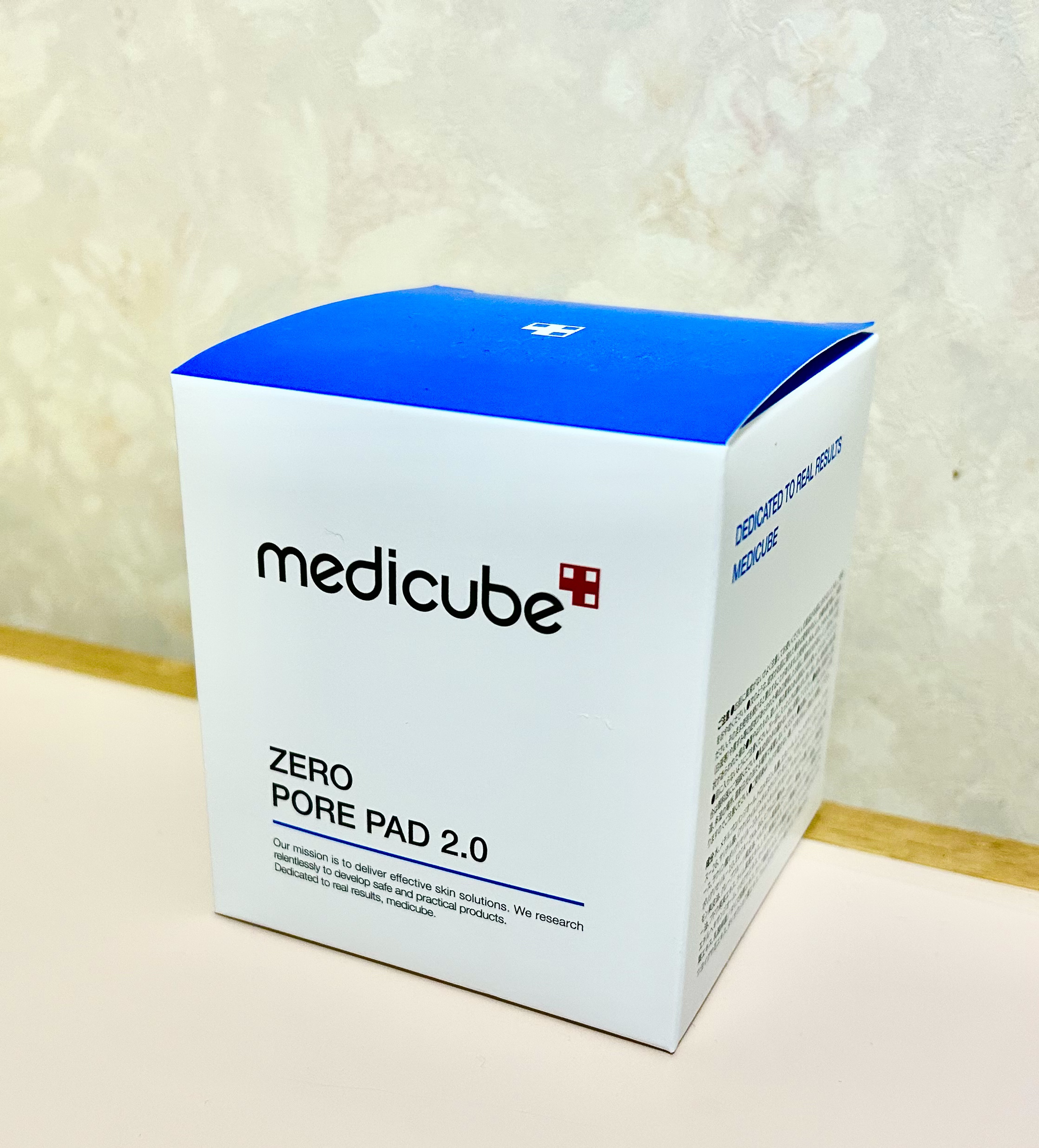 毛穴ケアにオススメと店頭ポップに書いていたので購入してみました！
使用感はパットは厚みがあり凹凸面と平らな面の2面あって良きです！香りは爽やかな感じ(カルピスっぽい？)で不快感なく使用できてます。使ったあとはお肌のザラつきは無くなっているよ