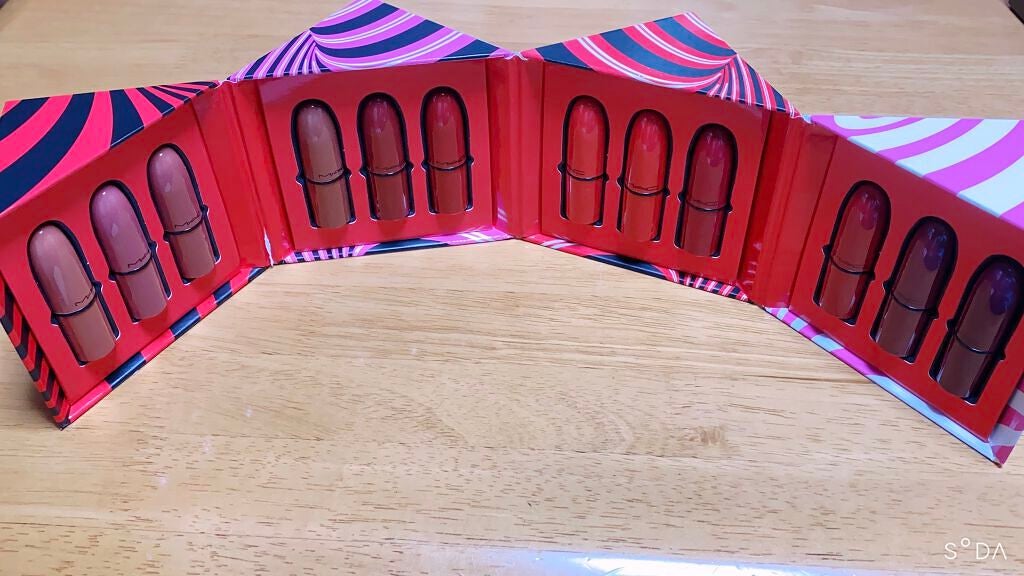 ふぅいろ@コスメヲタ on LIPS 「Macのクリスマスコフレが可愛すぎる!!!スウォッチ、質感、落..」(8枚目)