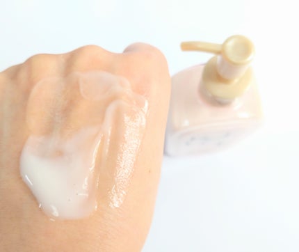 リルーチェ スキンミルクローション シャイニーフリージア/コスメテックスローランド/ボディローションを使ったクチコミ(3枚目)