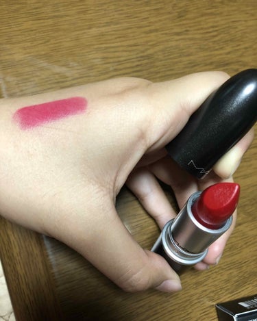 MAC RED
発色が良く、色味もちょうど良く私は気に入りました。リピ買いしていきたいと思います！
買ったらわかる良い奴やん💓