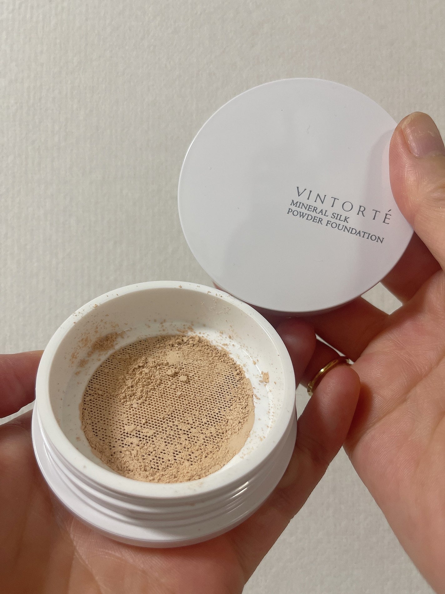 ミネラルシルクファンデーション(ケース・パフ付)/ヴァントルテ/パウダーファンデーションを使ったクチコミ(1枚目)