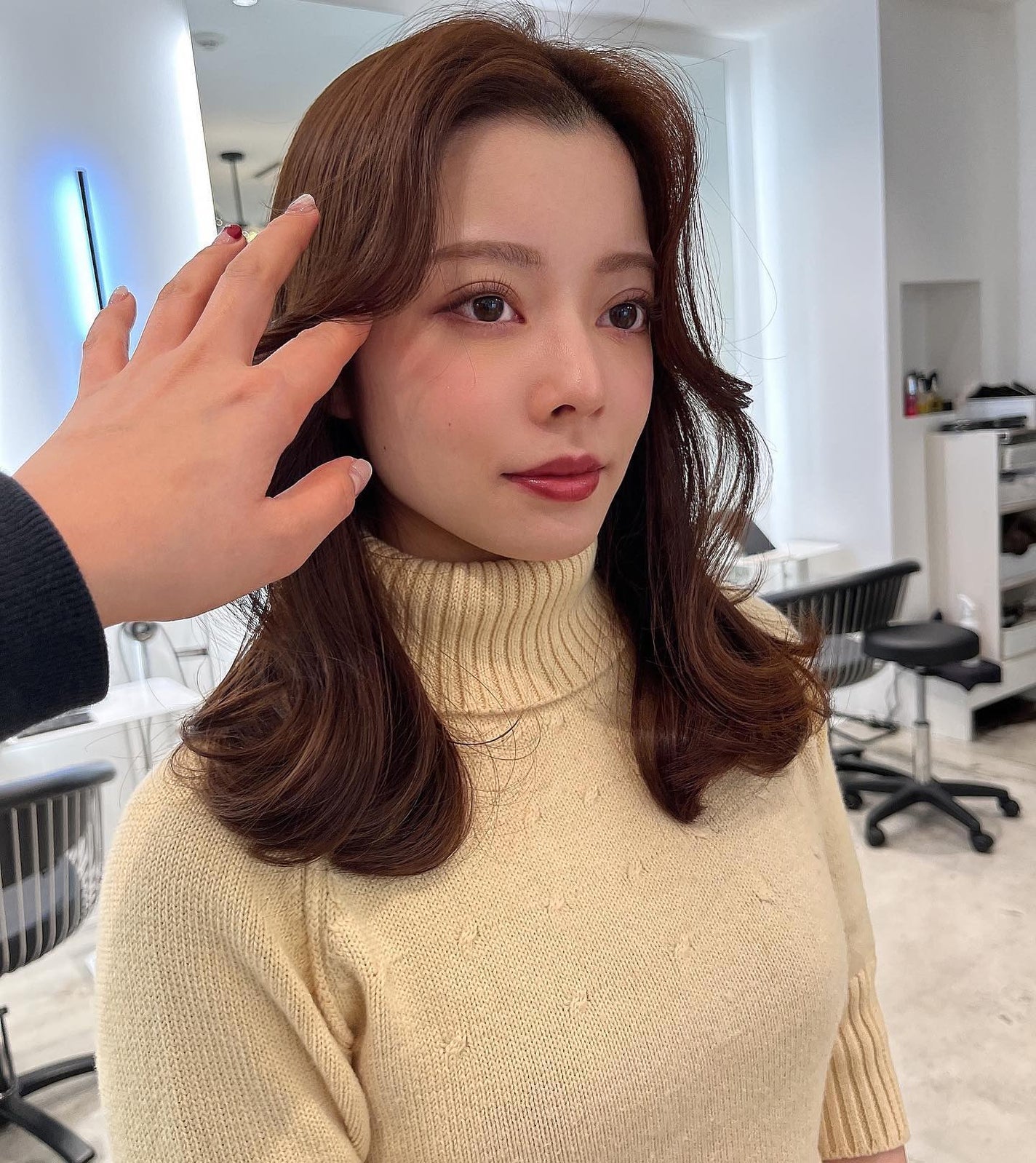 HARUNA on LIPS 「顔周りのカット✂️で流しやすく✨.毛先は重ためにしてワンカール..」(3枚目)