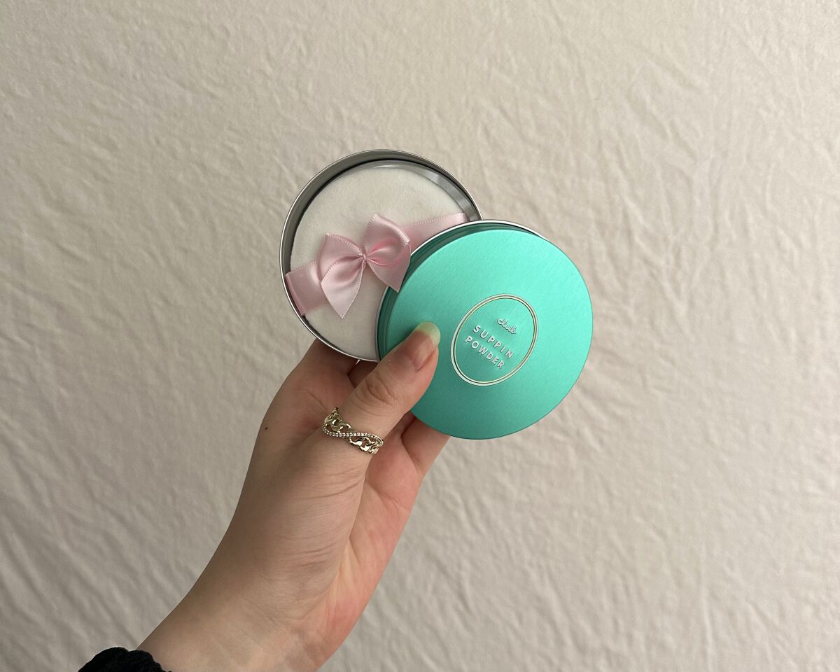 すっぴんパウダー アクネケア ピュアグレープフルーツの香り＜医薬部外品＞/クラブ/プレストパウダーを使ったクチコミ（2枚目）