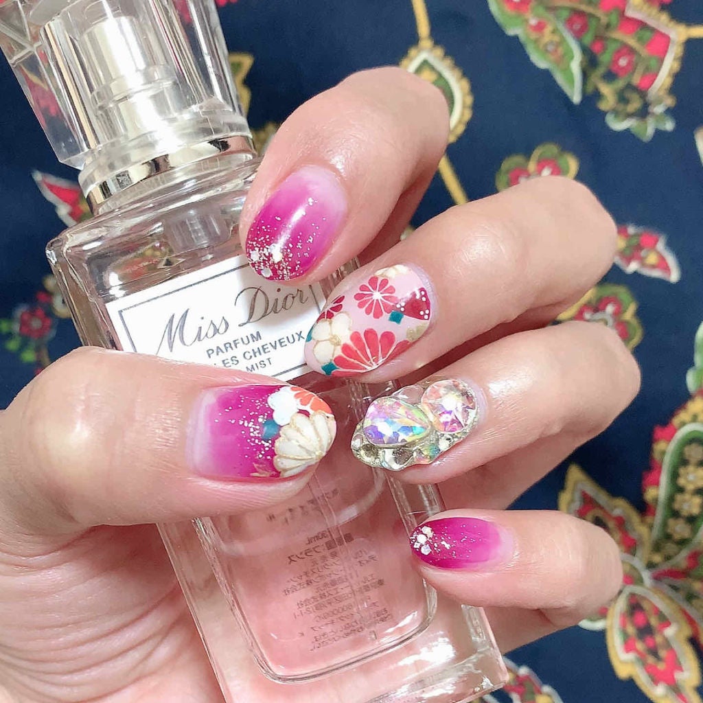 sacha🐰 on LIPS 「💅2019年最後のネイルデザインは和柄をとりいれてみました💅※..」(1枚目)