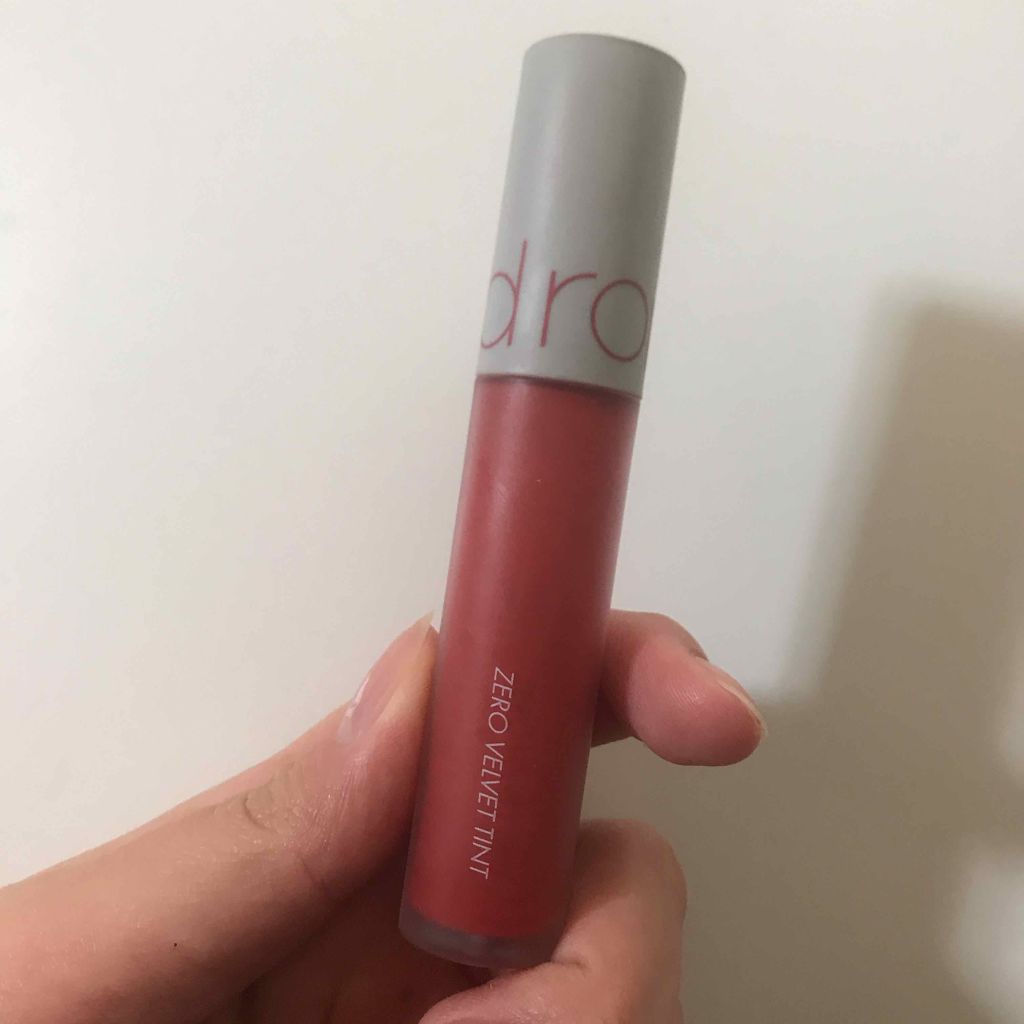 waka on LIPS 「ロムアンドゼロベルベットティント塗った瞬間唇がふわふわになるの..」(1枚目)