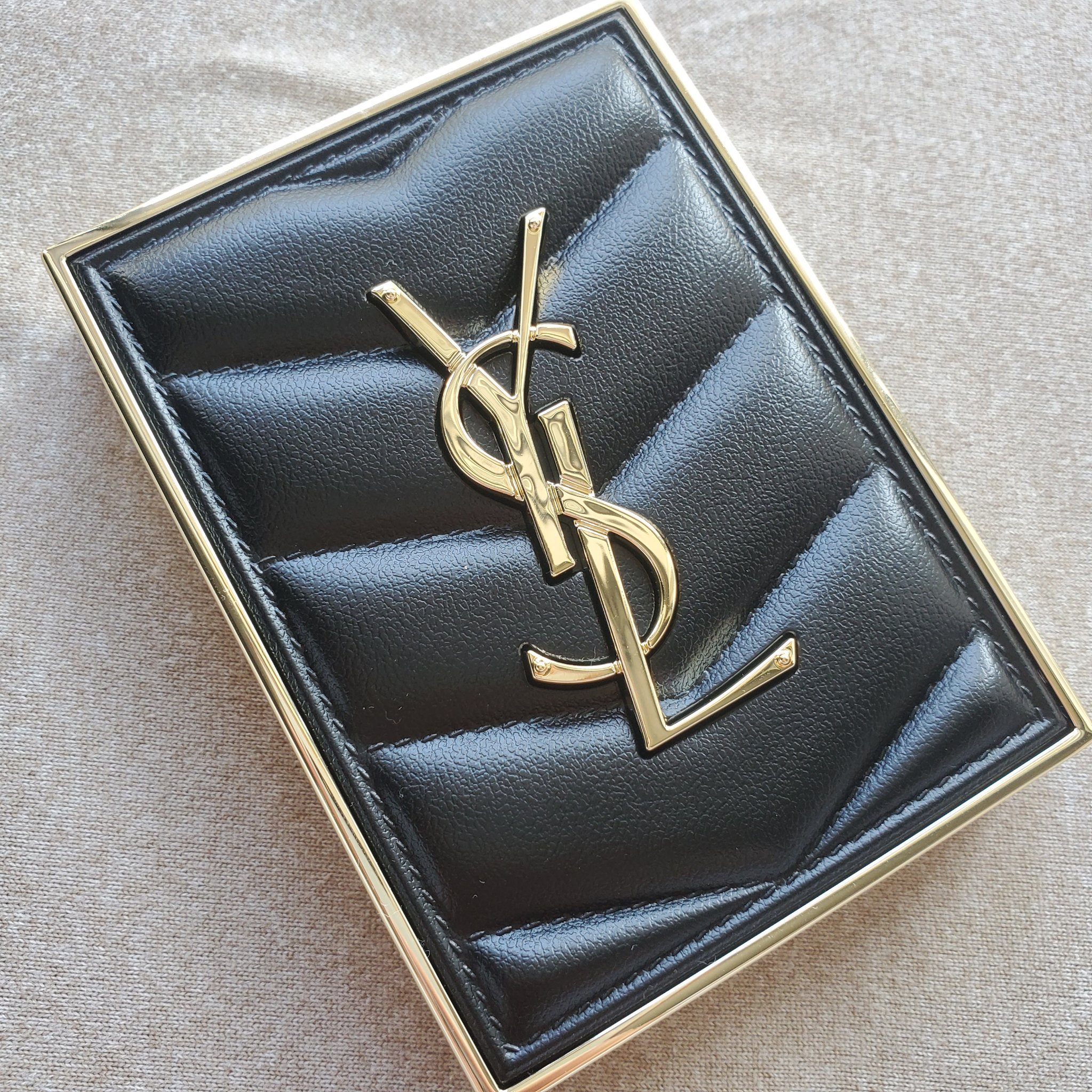 クチュール ミニ クラッチ/YVES SAINT LAURENT BEAUTE/アイシャドウパレットを使ったクチコミ（1枚目）