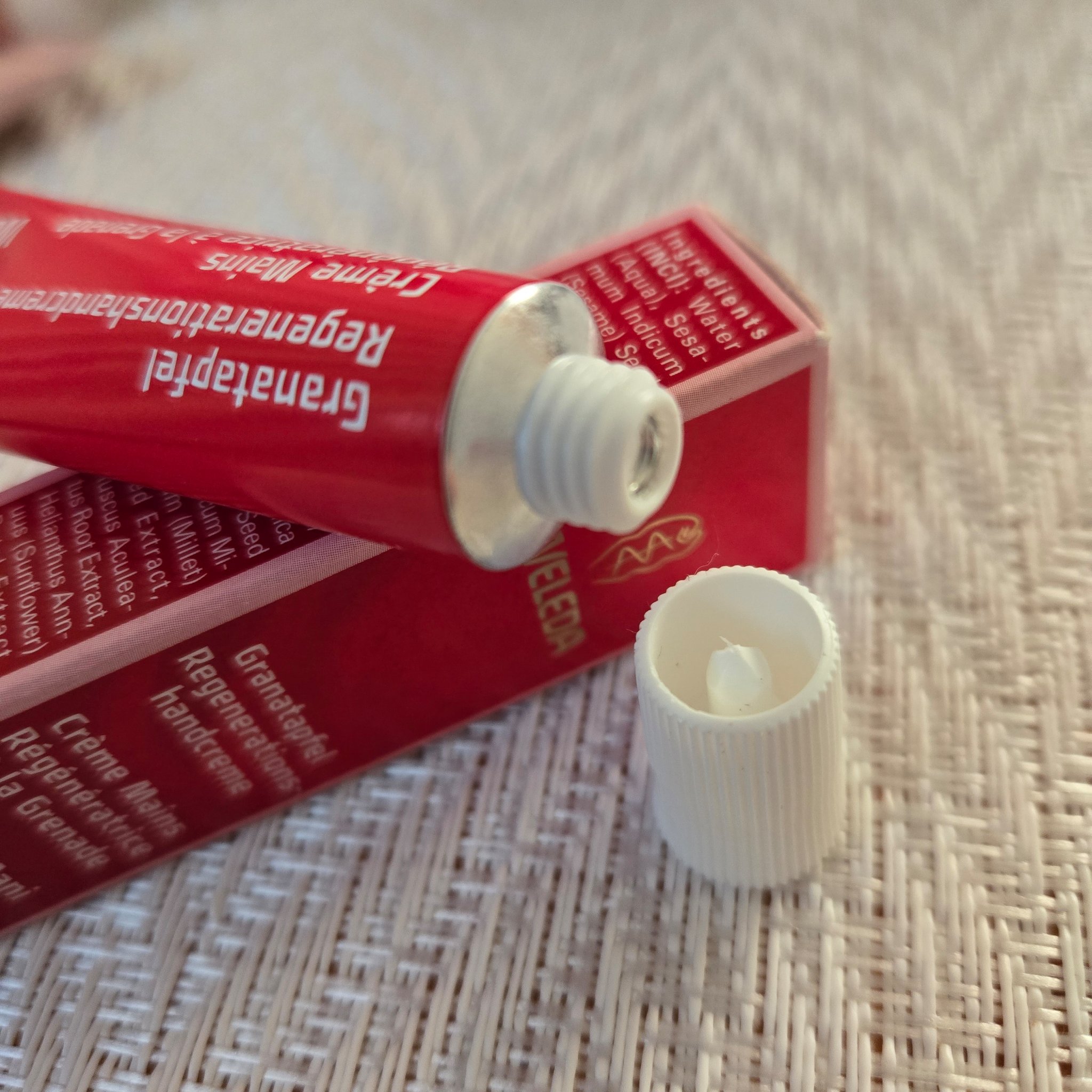 ざくろ ハンドクリーム/WELEDA/ハンドクリームを使ったクチコミ（2枚目）