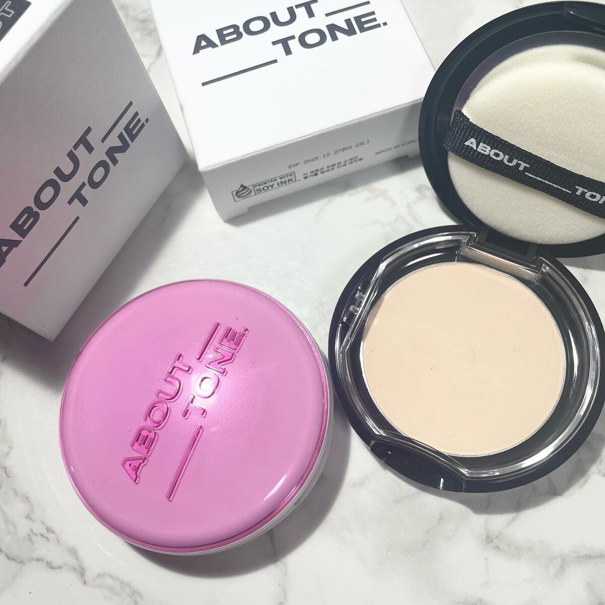 ABOUT TONE グローパウダーパクトのクチコミ「🖤【ABOUTTONE】これからのメイク崩れ防止に！ ブラーパクト2種レビュー 🖤

┈┈┈┈.....」（1枚目）