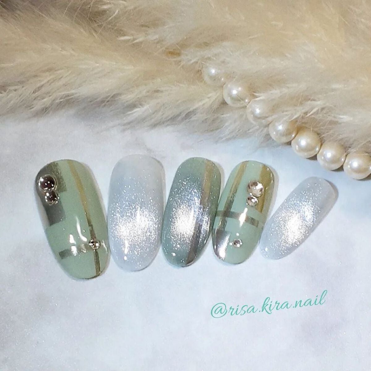 r.kira.nail on LIPS 「🤍🤍🤍前動画の5本セット😊✨卒・入学式に可愛いデザインが苦手な..」(1枚目)