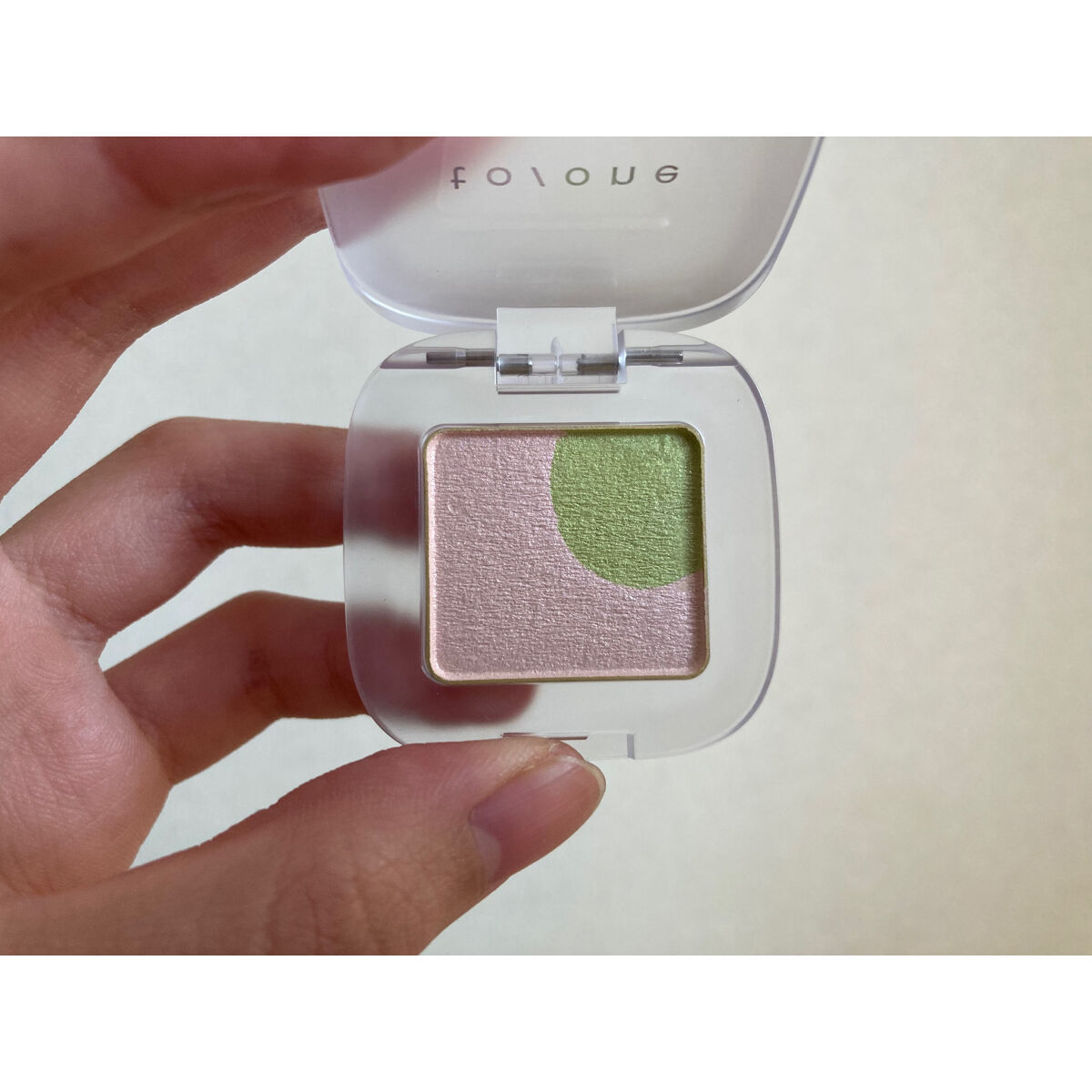 ペタル フロート アイシャドウ/to/one/アイシャドウパレットを使ったクチコミ（2枚目）