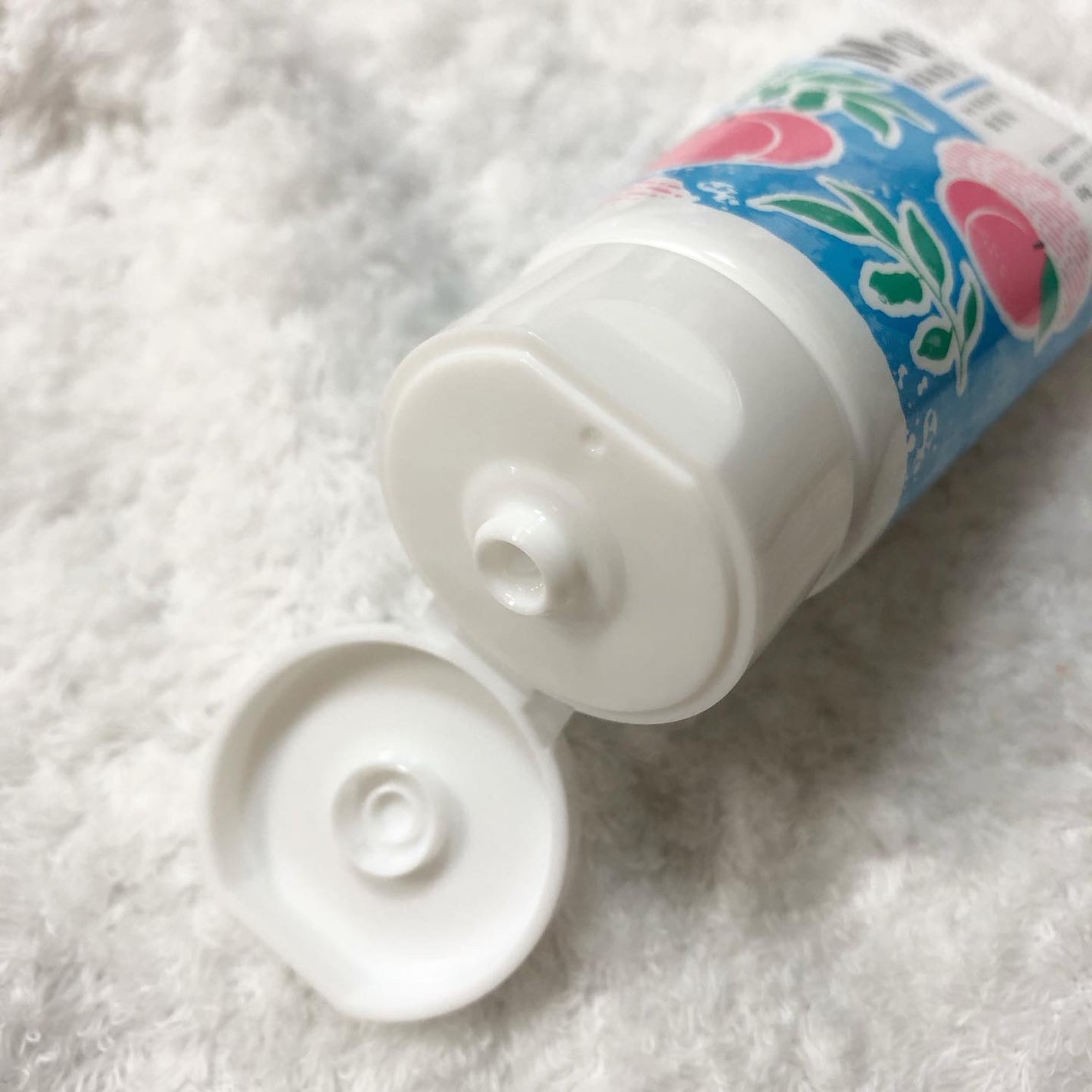 ももの花 モイストハンドクリーム すっきりピーチの香り/オリヂナル/ハンドクリームを使ったクチコミ(3枚目)