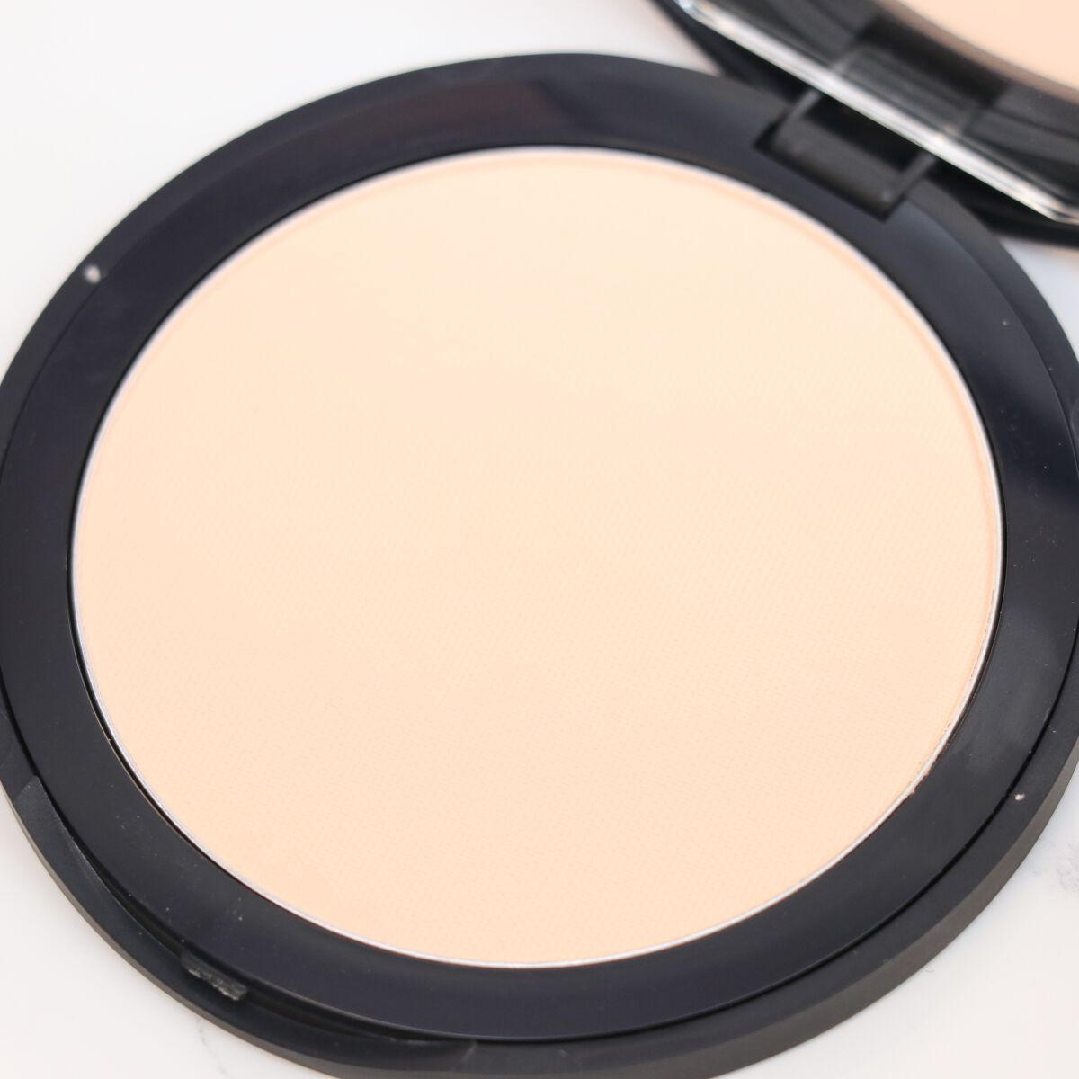 ソフトマット アドバンスト パーフェクティングパウダー/NARS/プレストパウダーを使ったクチコミ(3枚目)