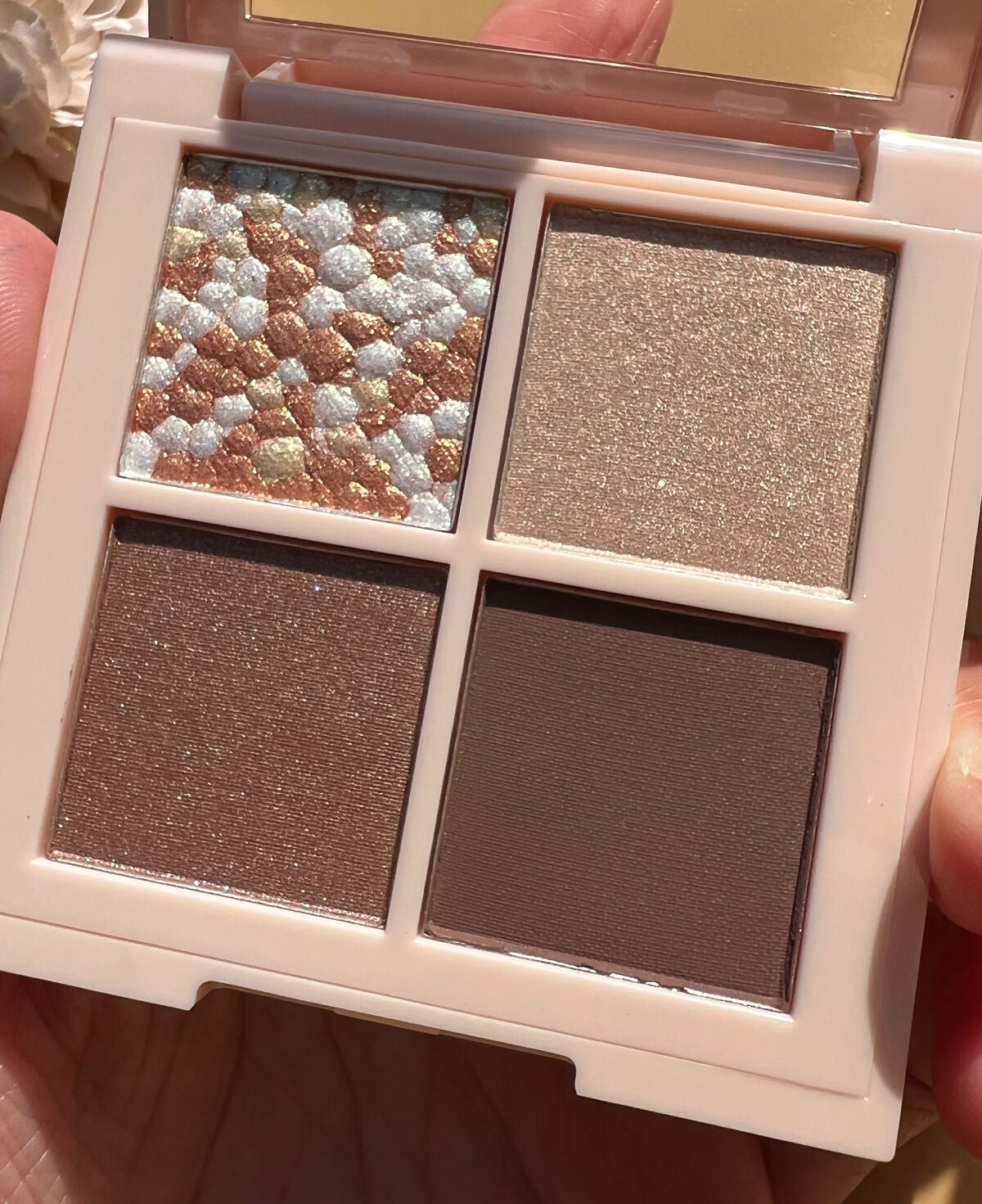 レブロン ダズル アイシャドウ クアッド/REVLON/アイシャドウパレットを使ったクチコミ(4枚目)