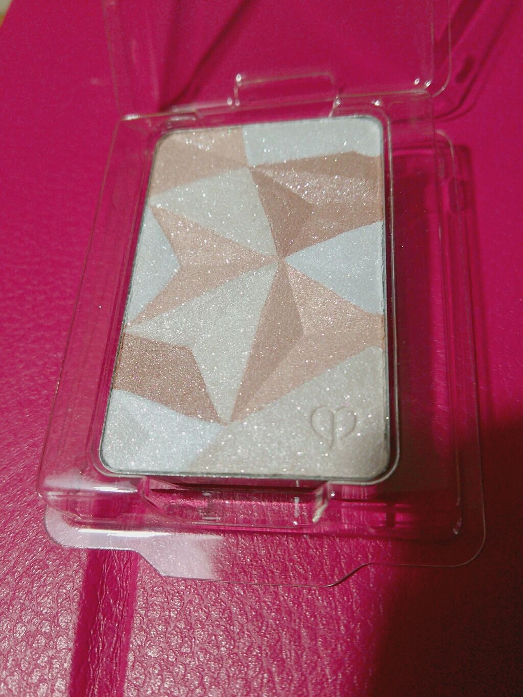 クレ・ド・ポー ボーテ レオスールデクラ/クレ・ド・ポー ボーテ/パウダーハイライトを使ったクチコミ(1枚目)