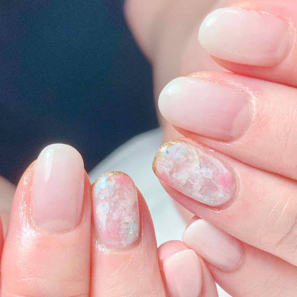 のぶろう on LIPS 「ネイルサロンに行ってまいりました。薬指に、白、ピンク、水色のマ..」(1枚目)