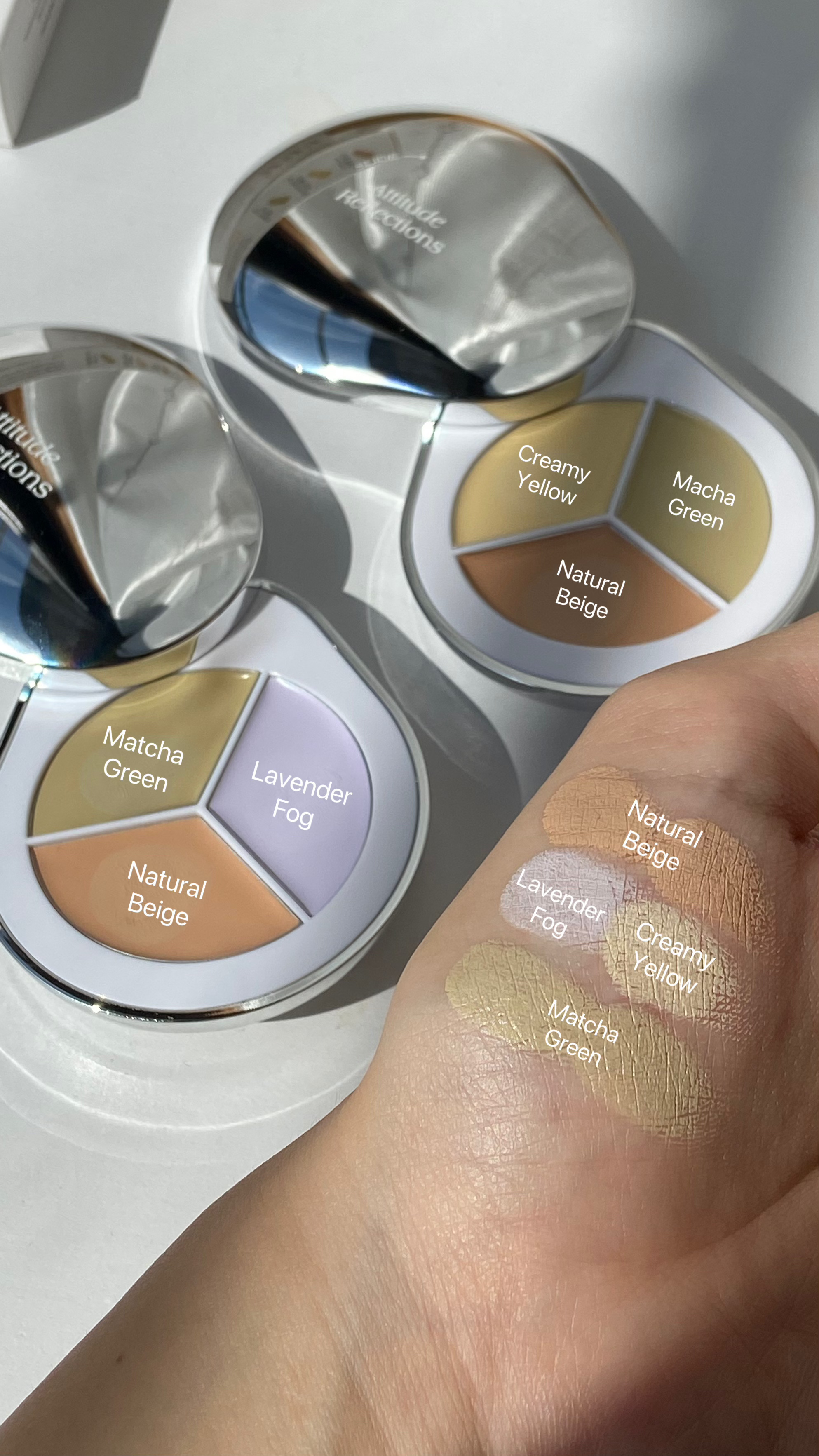 肌の悩みに合わせて使えるコンシーラーパレット🎨

02はくすんだ肌が気になる方におすすめ
03は黄くすみが気になる方におすすめ

どちらも肌にのせると柔らかくなって伸びが良くしっかり密着してくれる🤍

時間が経っても乾燥やヨレは気になら