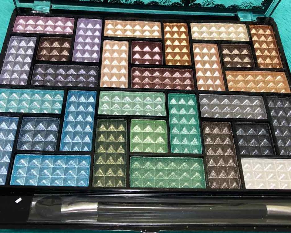 30COLORSEYESHADOWPALETTE/Dolly Angel/アイシャドウパレットを使ったクチコミ（2枚目）