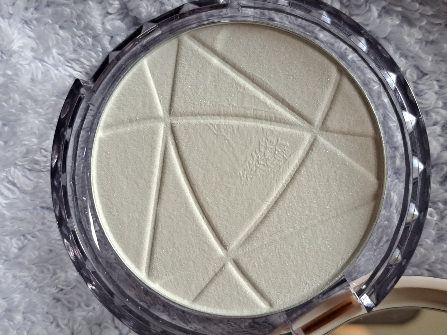 毛穴レスパウダー/CEZANNE/プレストパウダーを使ったクチコミ(3枚目)