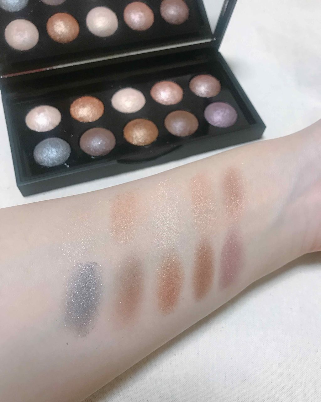 e.l.f. Cosmetics e.l.f. ベイクドアイシャドウパレット, カリフォルニアのクチコミ「elfのアイシャドウパレット🎨全色載せます🤤💕かわいい色ばかりで捨て色無しですょ🎊🌟
全ての色.....」（1枚目）