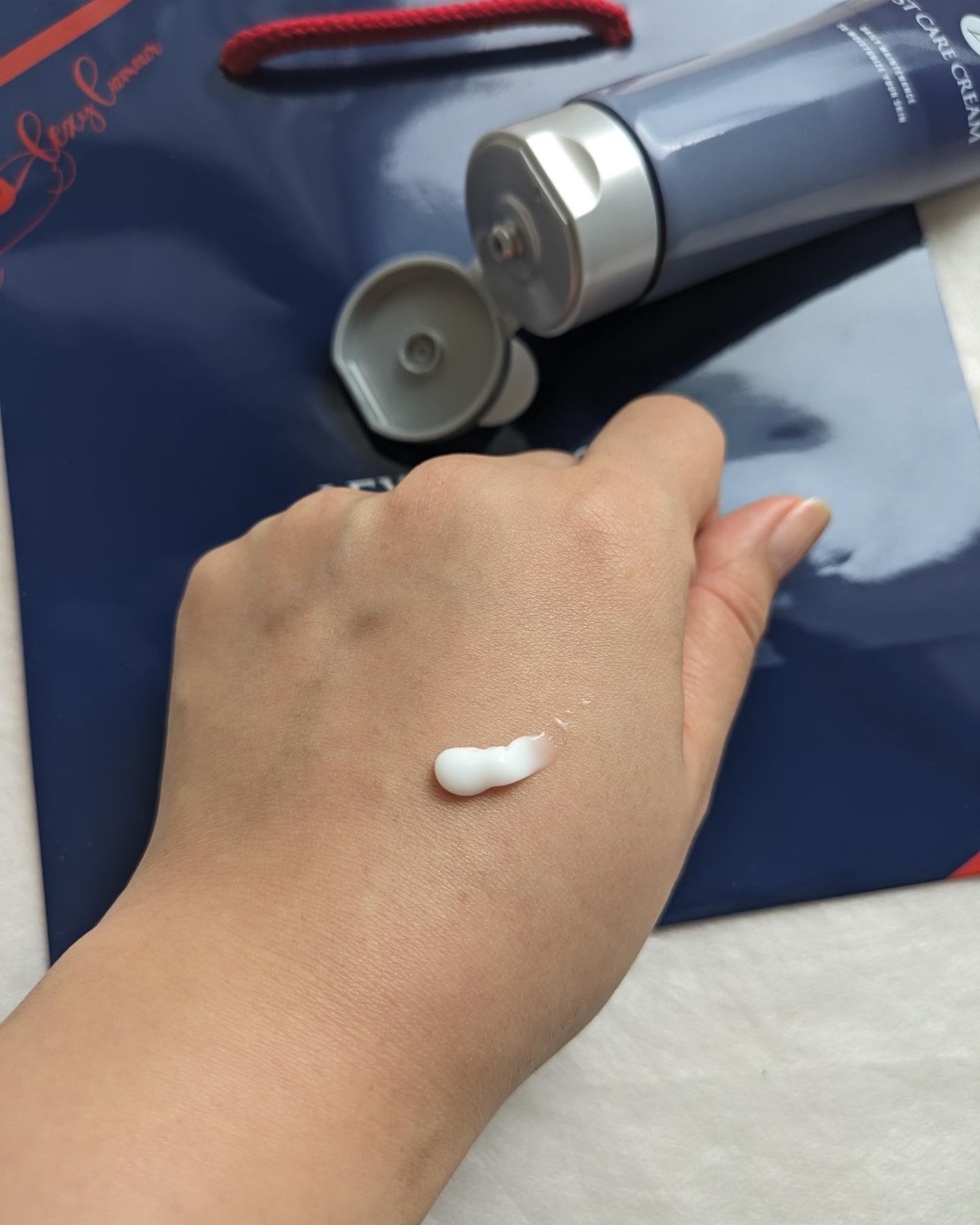 バストケアクリーム/レクシーラムーア/ボディクリームを使ったクチコミ（3枚目）