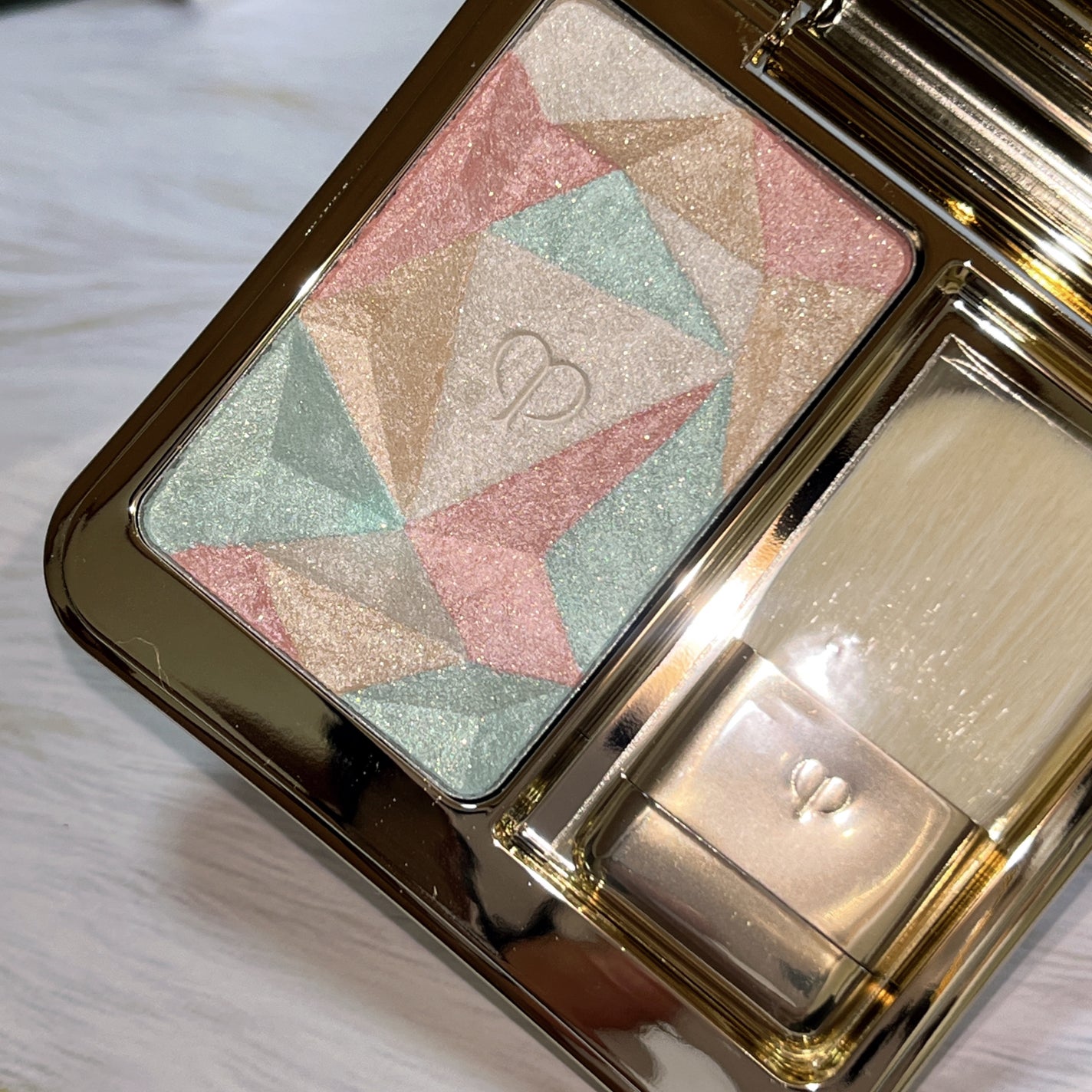 ル・レオスールデクラ /クレ・ド・ポー ボーテ/パウダーハイライトを使ったクチコミ(2枚目)