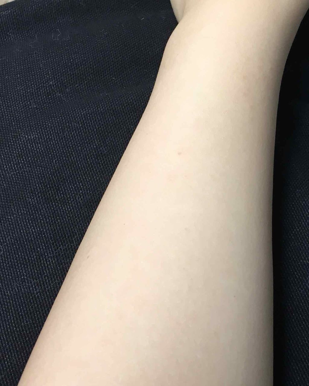 ニベア  リフレッシュプラス ホワイトニング ボディミルクのクチコミ「⚠︎無加工の腕の写真載せております。⚠︎

一枚目がよく焼ける腕の外側の写真
二枚目があまり焼.....」（2枚目）