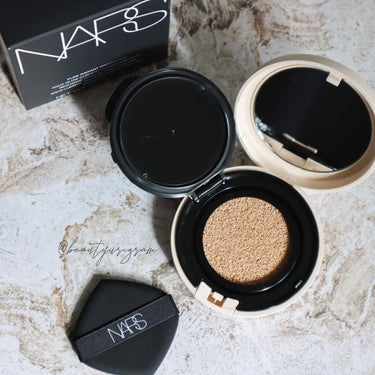 NARS ピュアラディアントプロテクション アクアティックグロー クッションファンデーション SPF50+／PA+++のクチコミ「クッションファンデ初トライにおすすめしたい！
保湿力、カバー力、色展開、崩れにくさ全てにおいて.....」（1枚目）