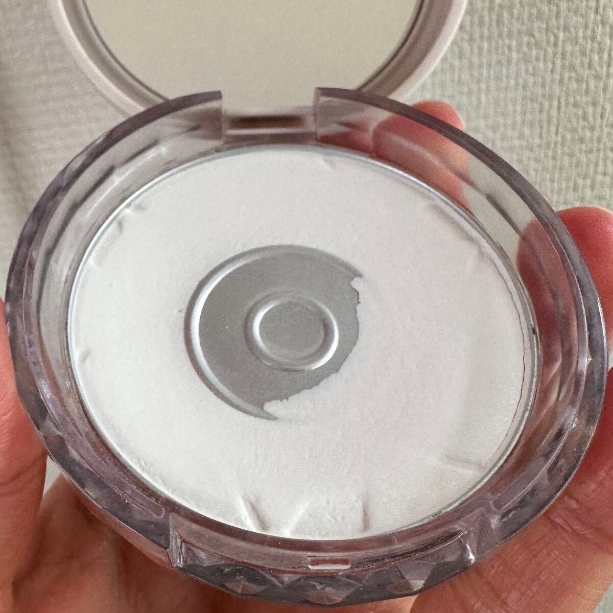 毛穴レスパウダー/CEZANNE/プレストパウダーを使ったクチコミ(3枚目)