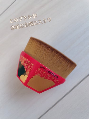 ペタル 55 ファンデーション ブラシ/shu uemura/メイクブラシを使ったクチコミ（3枚目）