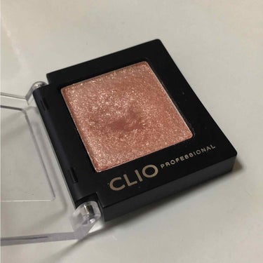 韓国コスメ CLIOのG10です🌠

まぶた全体にのせてもよし、最後に黒目の上辺りにのせるのもよし、涙袋にのせてもよし、とにかく万能アイシャドウです！

私は毎回のメイクで必ずこれ使ってます！
メイクに