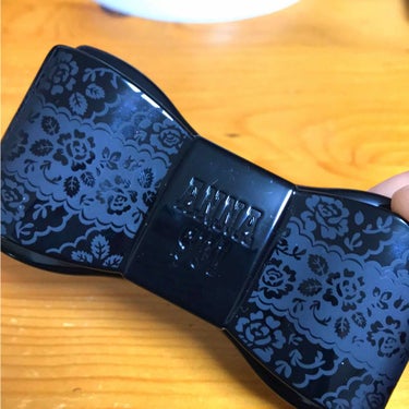 ANNA SUI

アイブローパウダー

これは思い切りパケ買い(^^;)
でも、抜け感が出るアイブロウが完成します♡