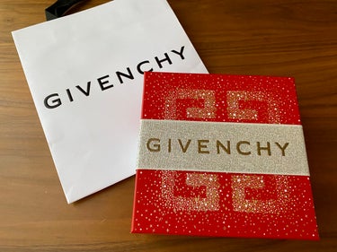 GIVENCHY イレジスティブル ボディローションのクチコミ「〈GIVENCHY〉
『イレジスティブル コフレ』
· イレジスティブル オーデパルファム（5.....」（2枚目）