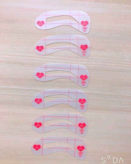 セリア アイブロウテンプレートのクチコミ「100円で6つのアイブロウプレートが入っている商品です💗💗💗
私は眉毛を描くのが苦手だったん.....」(2枚目)