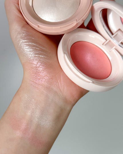 𝐿𝒾𝓁𝓁𝓎 🐚 りり on LIPS 「圧倒的ツヤ感✨ハイライト&チーク🥹💖💖先日のハワイ旅行でのセ..」(4枚目)