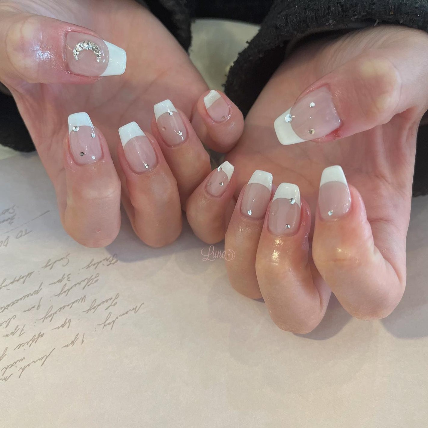 Iuna. Mizuki on LIPS 「.白フレンチ🤍🤍🤍#nail#nailstagram#geln..」(1枚目)