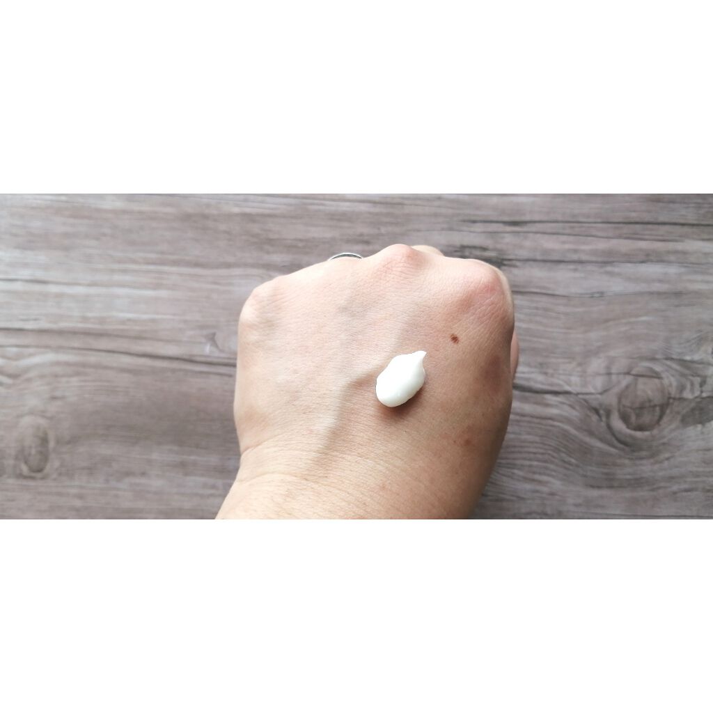 レイヴィー ハンド＆ネイルクリームローヤルゼリー/Leivy/ハンドクリームを使ったクチコミ（3枚目）