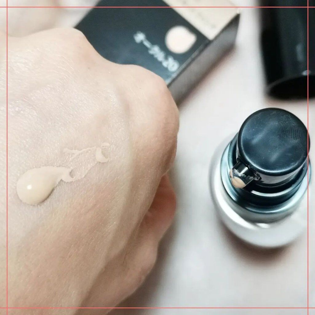 ドラマティックエッセンスリキッド/マキアージュ/リキッドファンデーションを使ったクチコミ（2枚目）