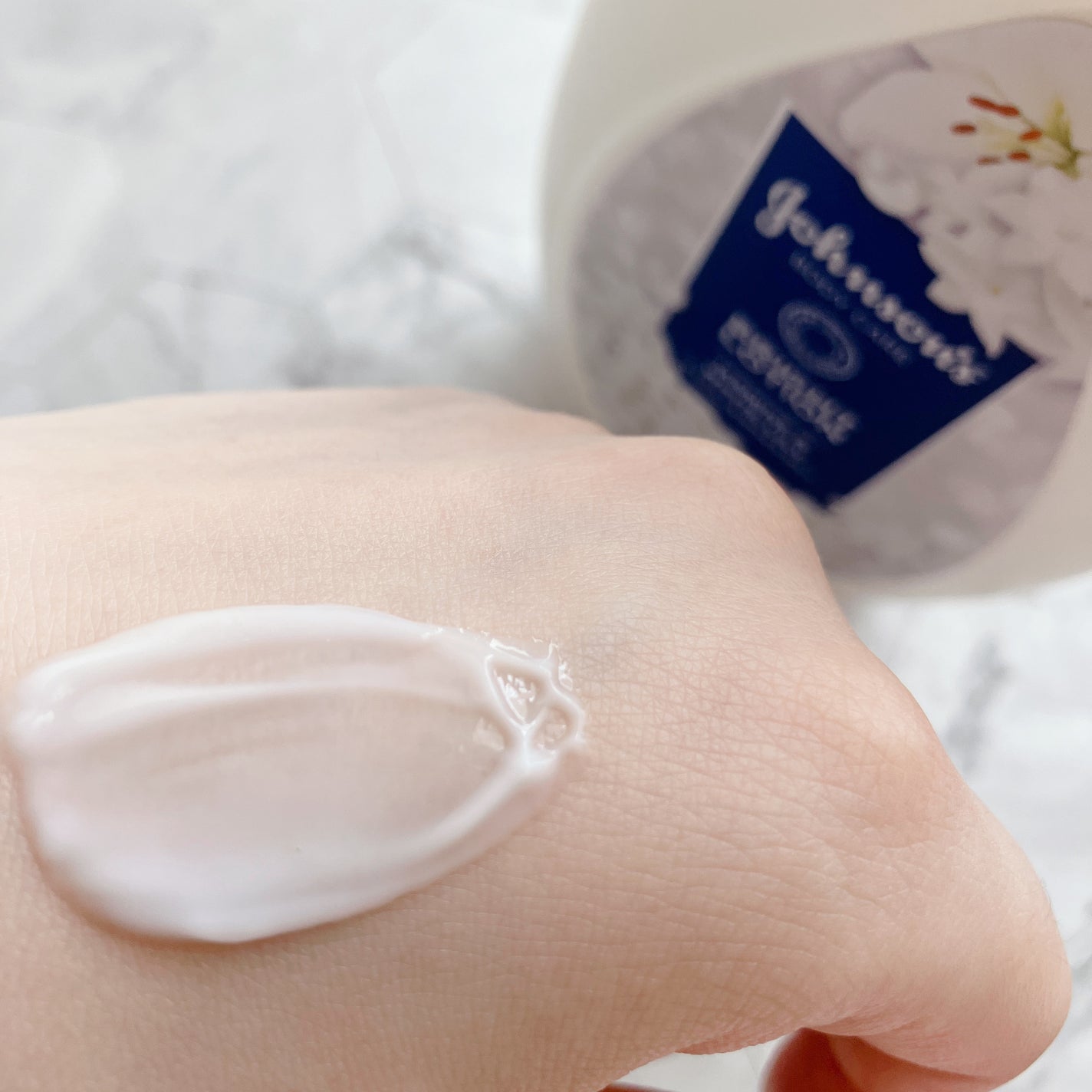 バイブラント ラディアンス アロマミルク/ジョンソンボディケア/ボディミルクを使ったクチコミ(3枚目)