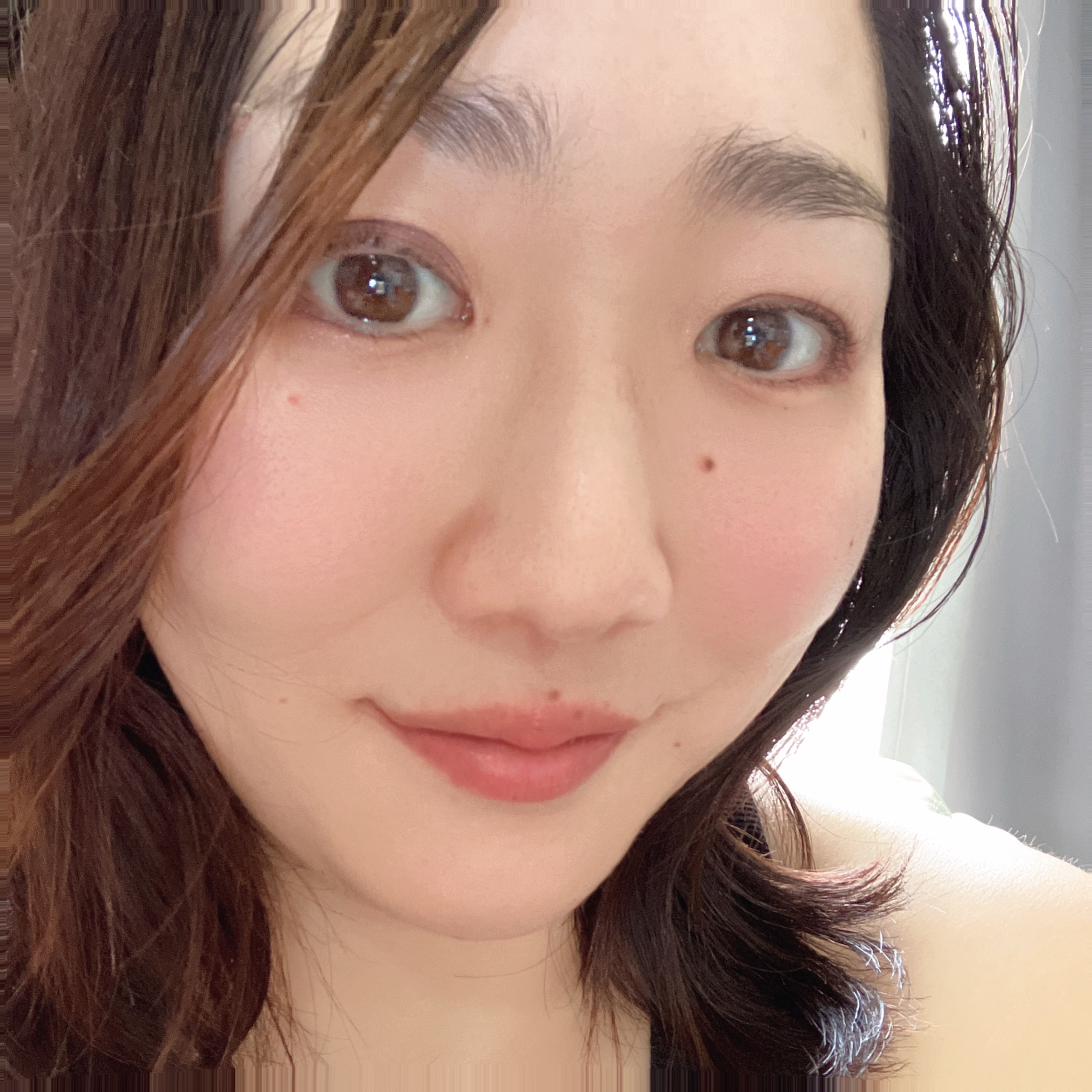 アイカラーと眉マスカラだけ

肌はダルバのトーンアップパープルのみ
ご縁を貰ってからベビロテしてます♪