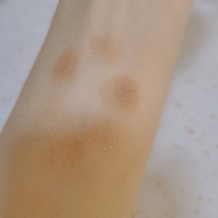 jill leen. シャイニング12色ミニアイシャドウパレットのクチコミ「jill leen.のシャイニング12色アイシャドウパレット
HT03のカラー(ㅅ´ ˘ `.....」(3枚目)